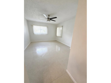 Perfectly convenient to the Pembroke Road gate with no long