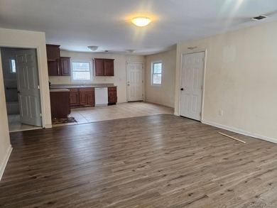 Great Starter Ranch House for 1st Time Buyer with 1,308 Square - photo 3