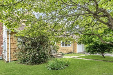 Sprawling & Spectacular 5 Bedroom Home Offering 4 Full Baths - photo 4
