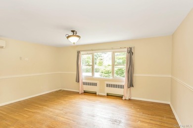 Sprawling & Spectacular 5 Bedroom Home Offering 4 Full Baths - photo 7