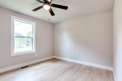 Welcome to this beautiful brand-new 3 bedroom, 2 bathroom home - photo 27