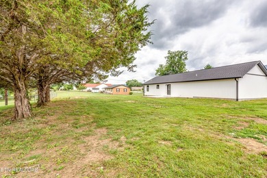 Welcome to this beautiful brand-new 3 bedroom, 2 bathroom home - photo 30