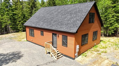 Discover the perfect blend of comfort, recreation, and Rangeley - photo 1