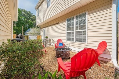 Charming Cottage Style 3 bedroom 2 1/2 Bath home with a detached - photo 18