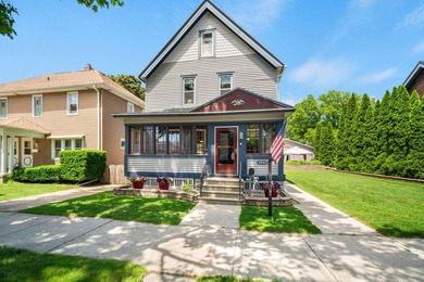 Welcome home to this charming & meticulously maintained - photo 2