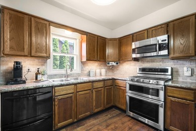 Welcome home to this charming & meticulously maintained - photo 9