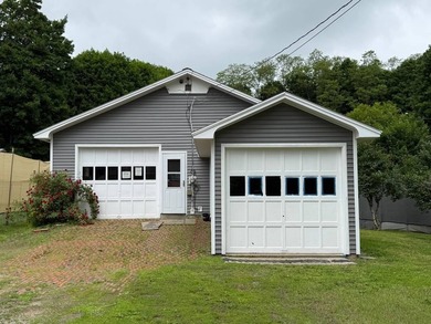 3-bedroom, 1.5-bath single-family home located in the heart of - photo 1