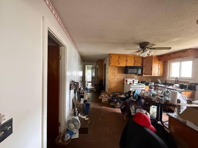 3-bedroom, 1.5-bath single-family home located in the heart of - photo 8
