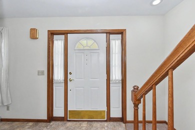 One-owner, meticulously maintained 3 bedroom Colonial located on - photo 4