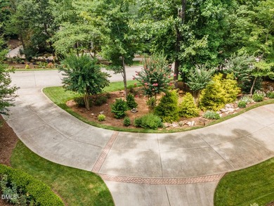 This gorgeous home situated on an estate lot lends luxury - photo 4