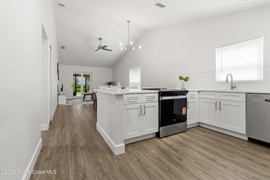 This beautiful home has a lot to offer. New roof, newer AC, new - photo 9