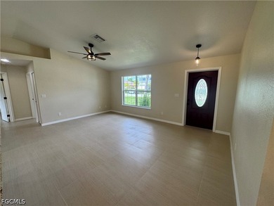Wow! Southwest Cape Coral 3/2/2 home with all utility - photo 11