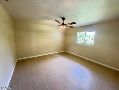 Wow! Southwest Cape Coral 3/2/2 home with all utility - photo 15