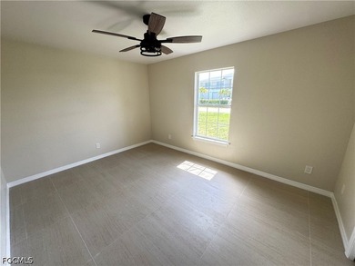 Wow! Southwest Cape Coral 3/2/2 home with all utility - photo 29