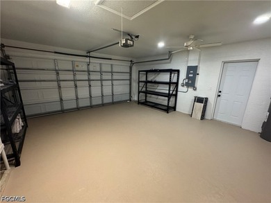 Wow! Southwest Cape Coral 3/2/2 home with all utility - photo 32