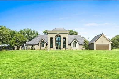 Luxury remodeled estate on nearly 4 private acres in Keller ISD - photo 2