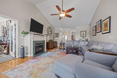 Welcome to your lake front retreat in the highly sought-after - photo 10
