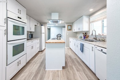 Turnkey remodeled manufactured home in Greentrees East Village - photo 5