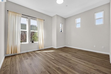 PRICE ADJUSTMENT!!! Welcome to sought-after Studio Walk! This - photo 11