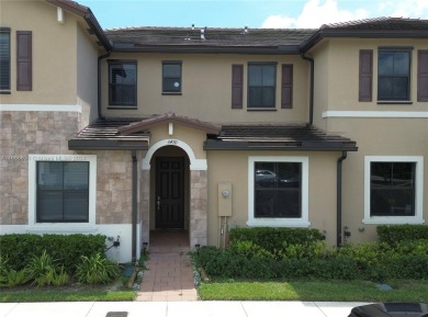 (private lake, pond, creek) Townhome/Townhouse For Sale in Hialeah Florida