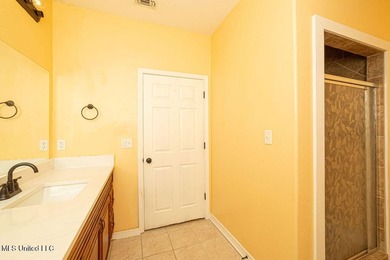 Close to the Beach! Home offers 2b/2b with an open living/dining - photo 12