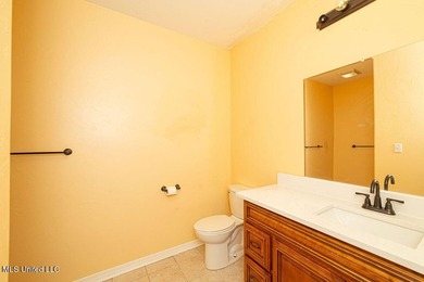 Close to the Beach! Home offers 2b/2b with an open living/dining - photo 14