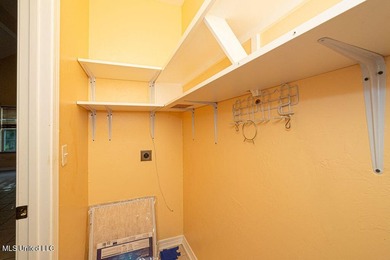 Close to the Beach! Home offers 2b/2b with an open living/dining - photo 15