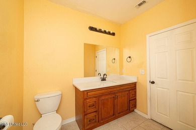Close to the Beach! Home offers 2b/2b with an open living/dining - photo 16