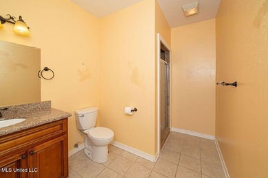 Close to the Beach! Home offers 2b/2b with an open living/dining - photo 17