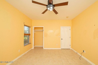 Close to the Beach! Home offers 2b/2b with an open living/dining - photo 18