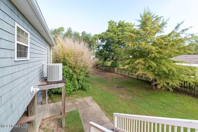 Close to the Beach! Home offers 2b/2b with an open living/dining - photo 24