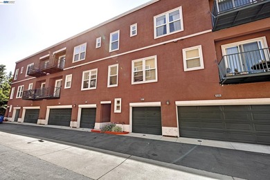 PRICE ADJUSTMENT!!! Welcome to sought-after Studio Walk! This - photo 32