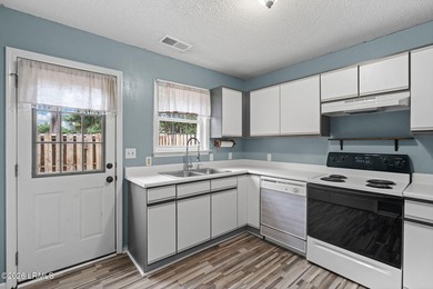 Wonderful 2 bedroom and 2 bath one story townhome with private - photo 14