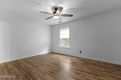 Wonderful 2 bedroom and 2 bath one story townhome with private - photo 16