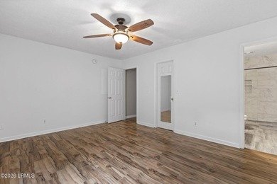 Wonderful 2 bedroom and 2 bath one story townhome with private - photo 17