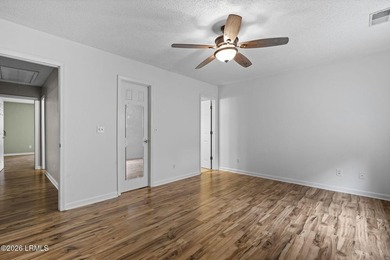 Wonderful 2 bedroom and 2 bath one story townhome with private - photo 18