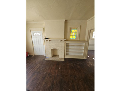 Prime Location with Exceptional Potential! This 3-bedroom - photo 18