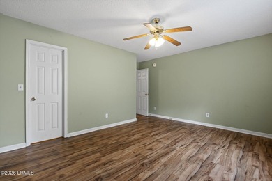 Wonderful 2 bedroom and 2 bath one story townhome with private - photo 22