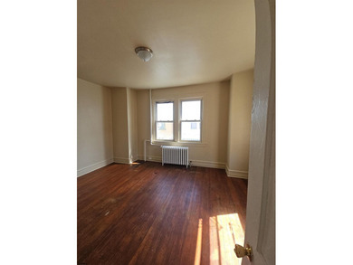 Prime Location with Exceptional Potential! This 3-bedroom - photo 38