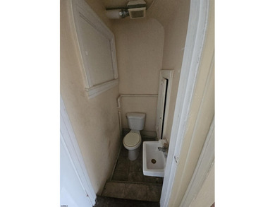 Prime Location with Exceptional Potential! This 3-bedroom - photo 48