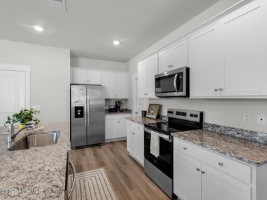Welcome to Hubert's newest neighborhood, Surfside Landing! - photo 8