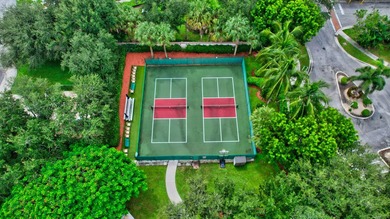 SITUATED ON A PREMIUM CORNER LOT THIS RESIDENCE OFFERS A BRIGHT - photo 60