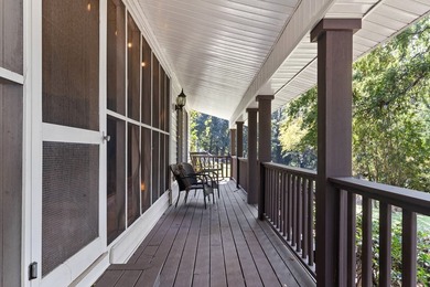 Charming Cape Cod-style home featuring 3 bedrooms and 2 baths in - photo 31