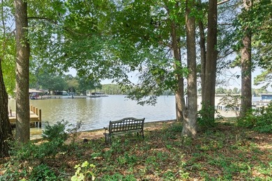 Charming Cape Cod-style home featuring 3 bedrooms and 2 baths in - photo 34