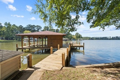 Charming Cape Cod-style home featuring 3 bedrooms and 2 baths in - photo 35