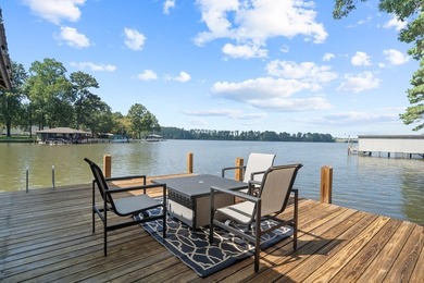 Charming Cape Cod-style home featuring 3 bedrooms and 2 baths in - photo 36