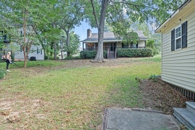 Charming Cape Cod-style home featuring 3 bedrooms and 2 baths in - photo 40
