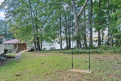 Charming Cape Cod-style home featuring 3 bedrooms and 2 baths in - photo 41