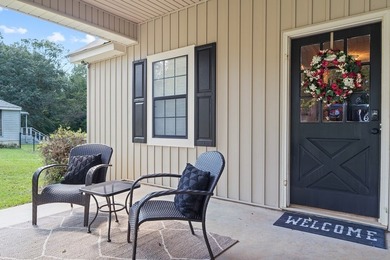 Charming Cape Cod-style home featuring 3 bedrooms and 2 baths in - photo 43