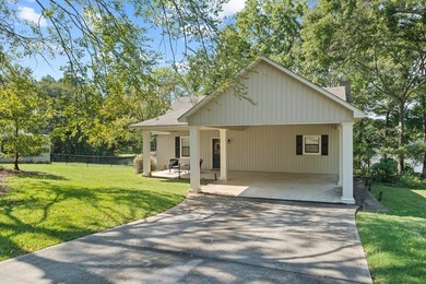 Charming Cape Cod-style home featuring 3 bedrooms and 2 baths in - photo 45